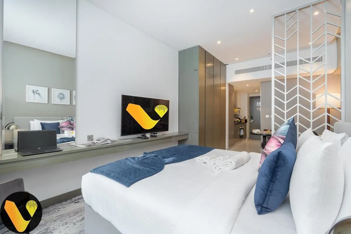 아파트 Vogue Damac Maison Prive Balcony & Pool With Canal View Prime Business Bay Location, Steps From Downtown & Burj Khalifa 두바이