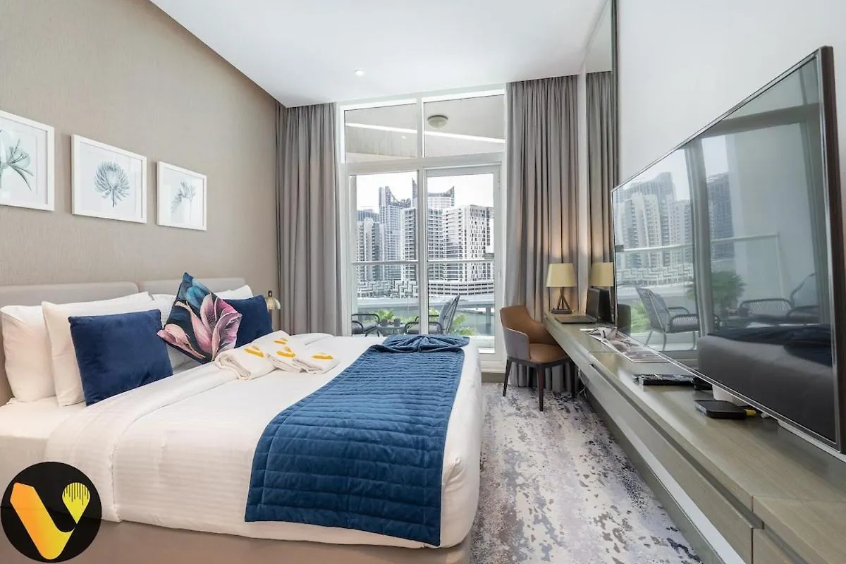 Vogue Damac Maison Prive Balcony & Pool With Canal View Prime Business Bay Location, Steps From Downtown & Burj Khalifa 두바이 아랍에미리트