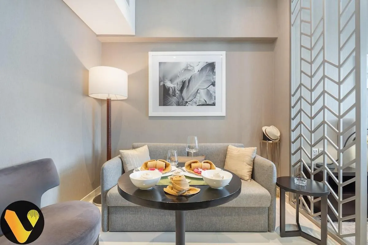 Vogue Damac Maison Prive Balcony & Pool With Canal View Prime Business Bay Location, Steps From Downtown & Burj Khalifa 두바이 아파트