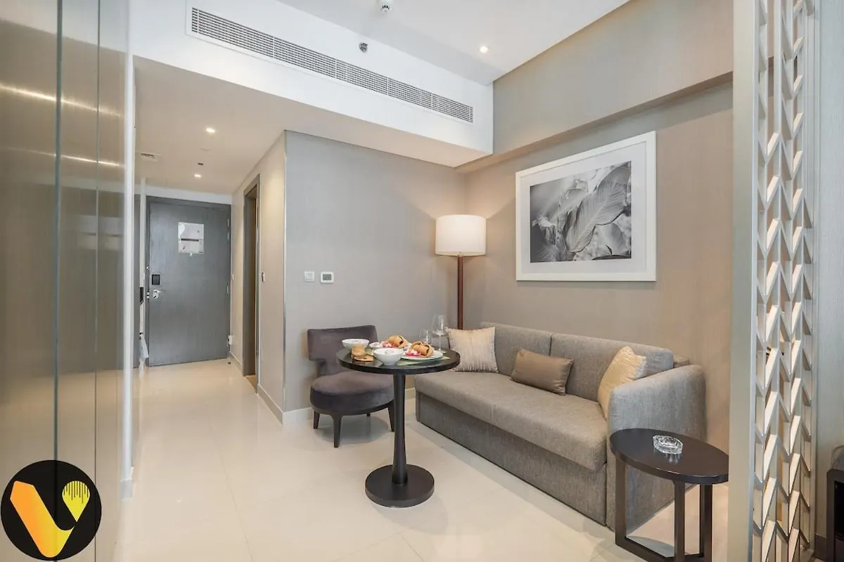 아파트 Vogue Damac Maison Prive Balcony & Pool With Canal View Prime Business Bay Location, Steps From Downtown & Burj Khalifa 두바이 아랍에미리트