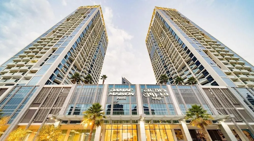 Vogue Damac Maison Prive Balcony & Pool With Canal View Prime Business Bay Location, Steps From Downtown & Burj Khalifa 두바이 아파트